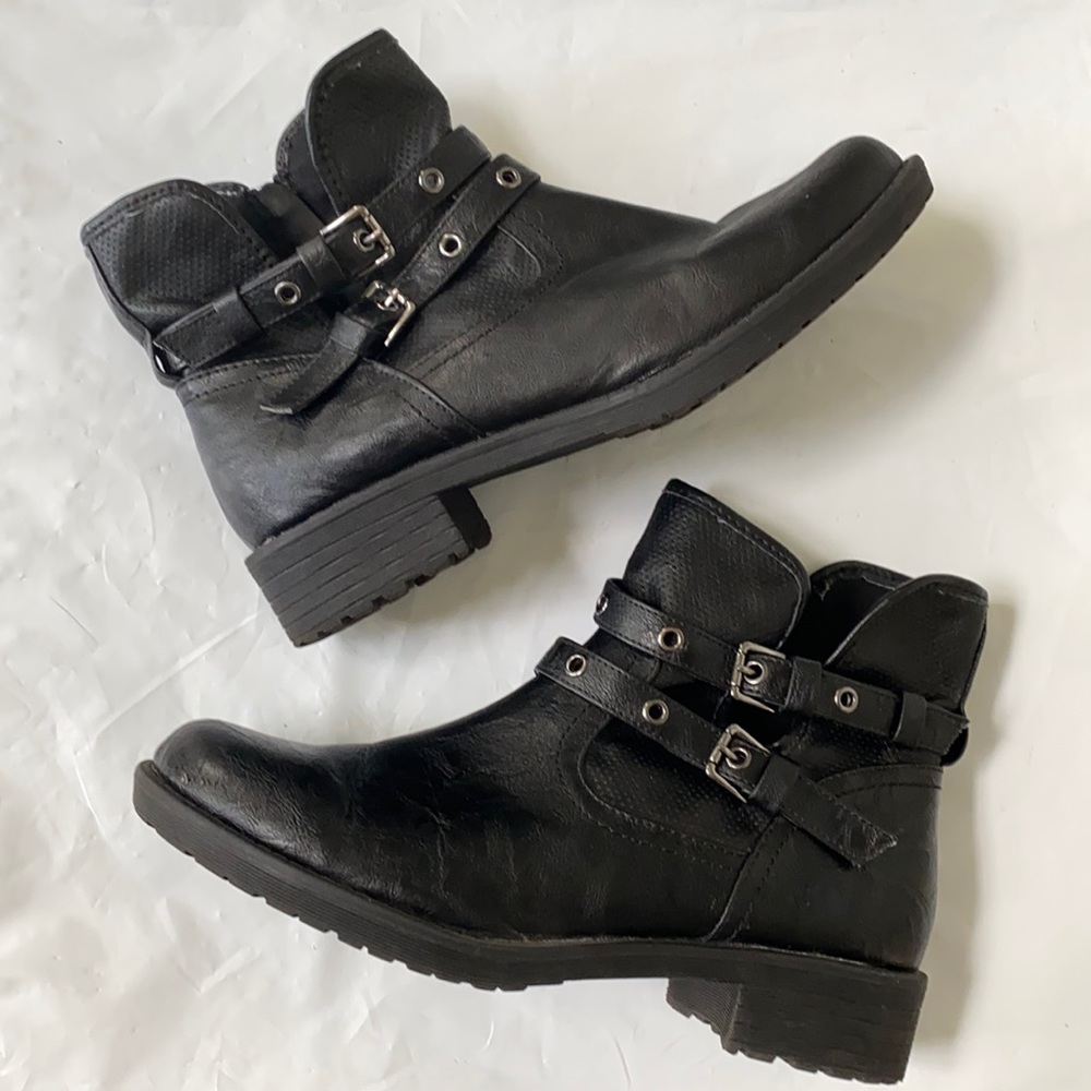 Arizona Jean Co • chunky black moto booties, low 1.5 inch heel, buckle details